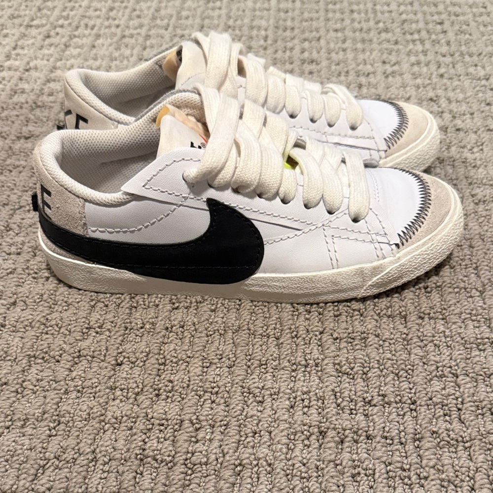 Nike Blazer Low 77 Jumbo Sneakers